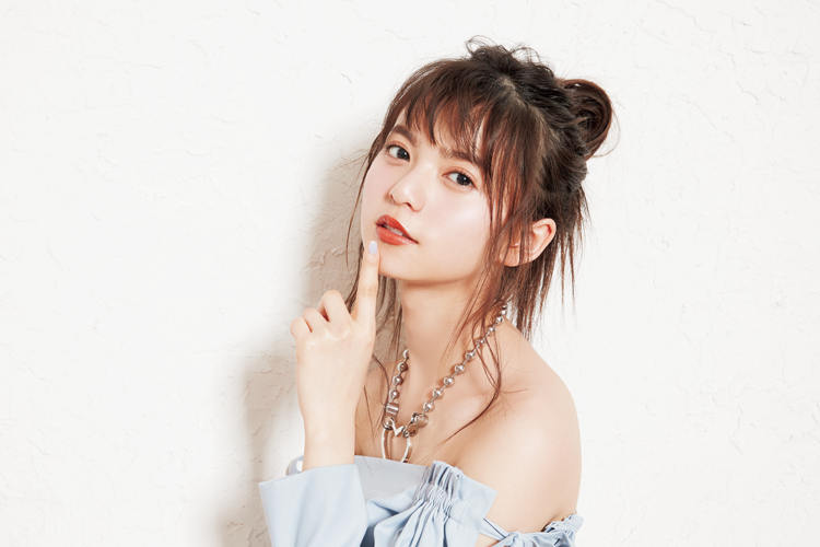 暗髪の子が使うべきコスメはこれ 齋藤飛鳥のポーチの中身 Bis ビス