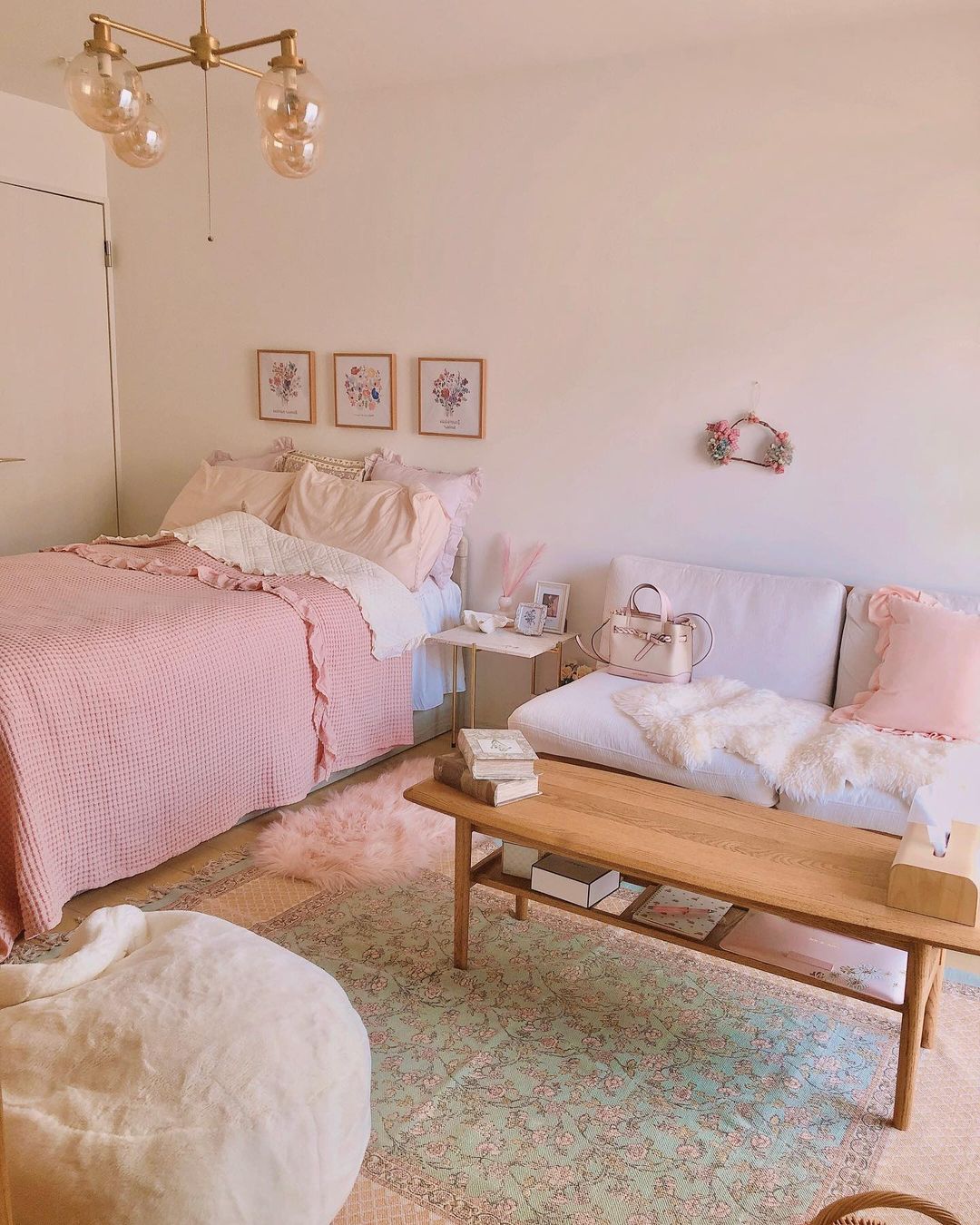 ガーリーインテリア