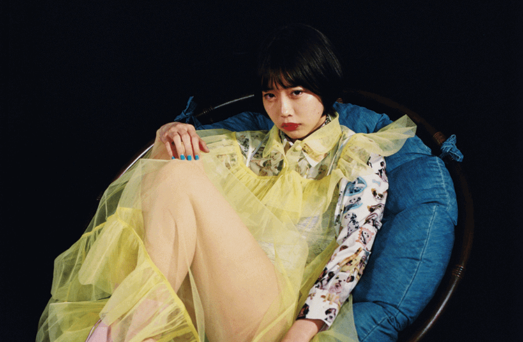 あのちゃん”をスペシャルシュート！ いつもと違うファッションで大胆