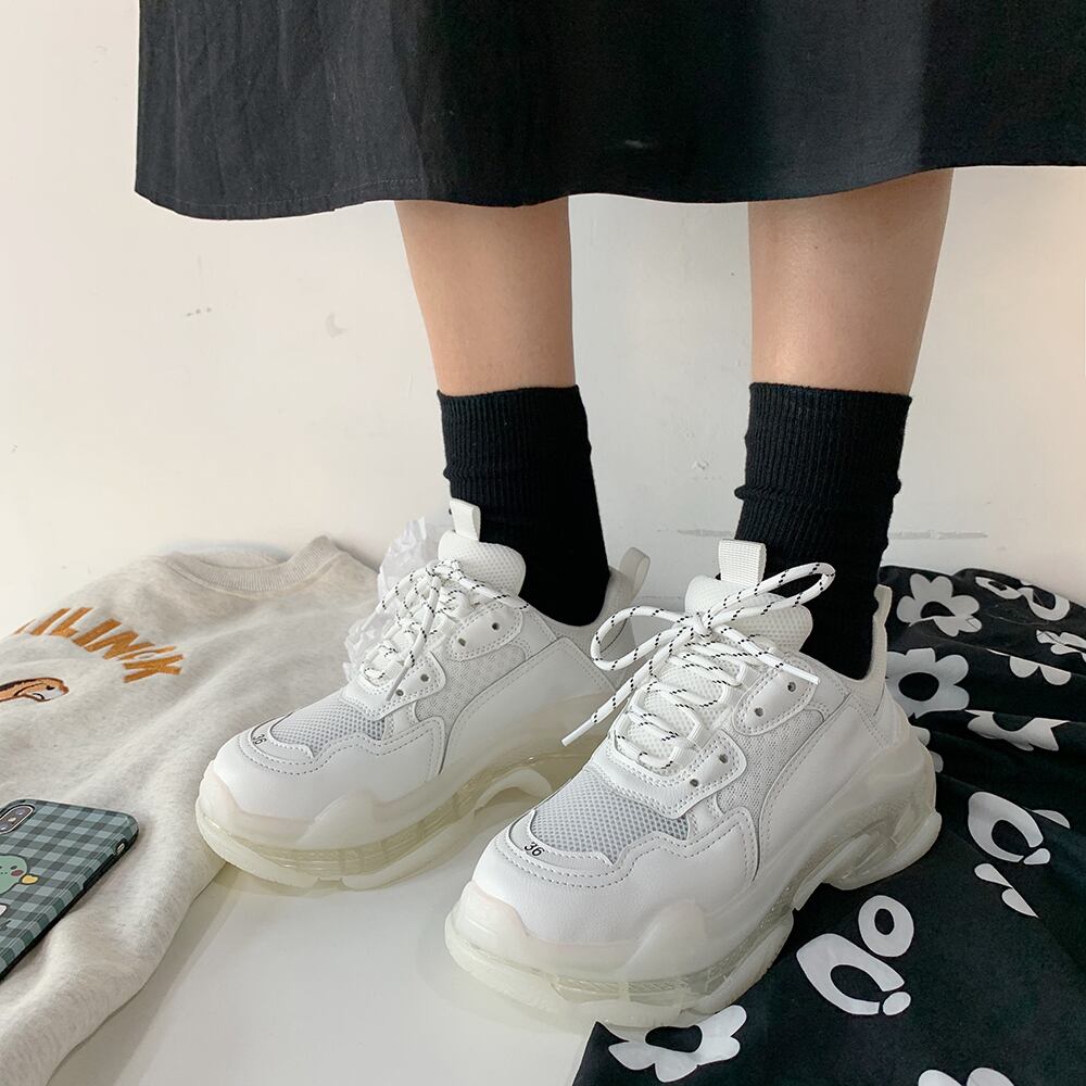 モテる服装女_きれいめスニーカー