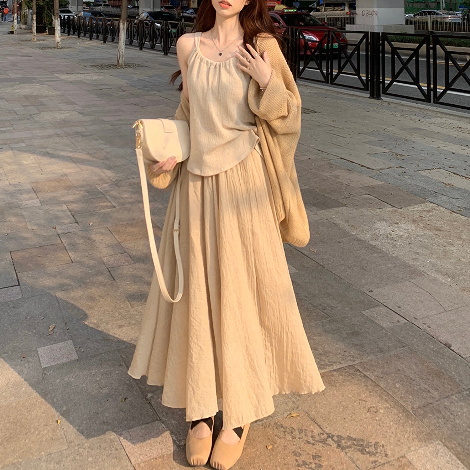 モテる服装女_ノースリーブカーディガン