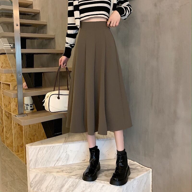 モテる服装女_フレアスカート