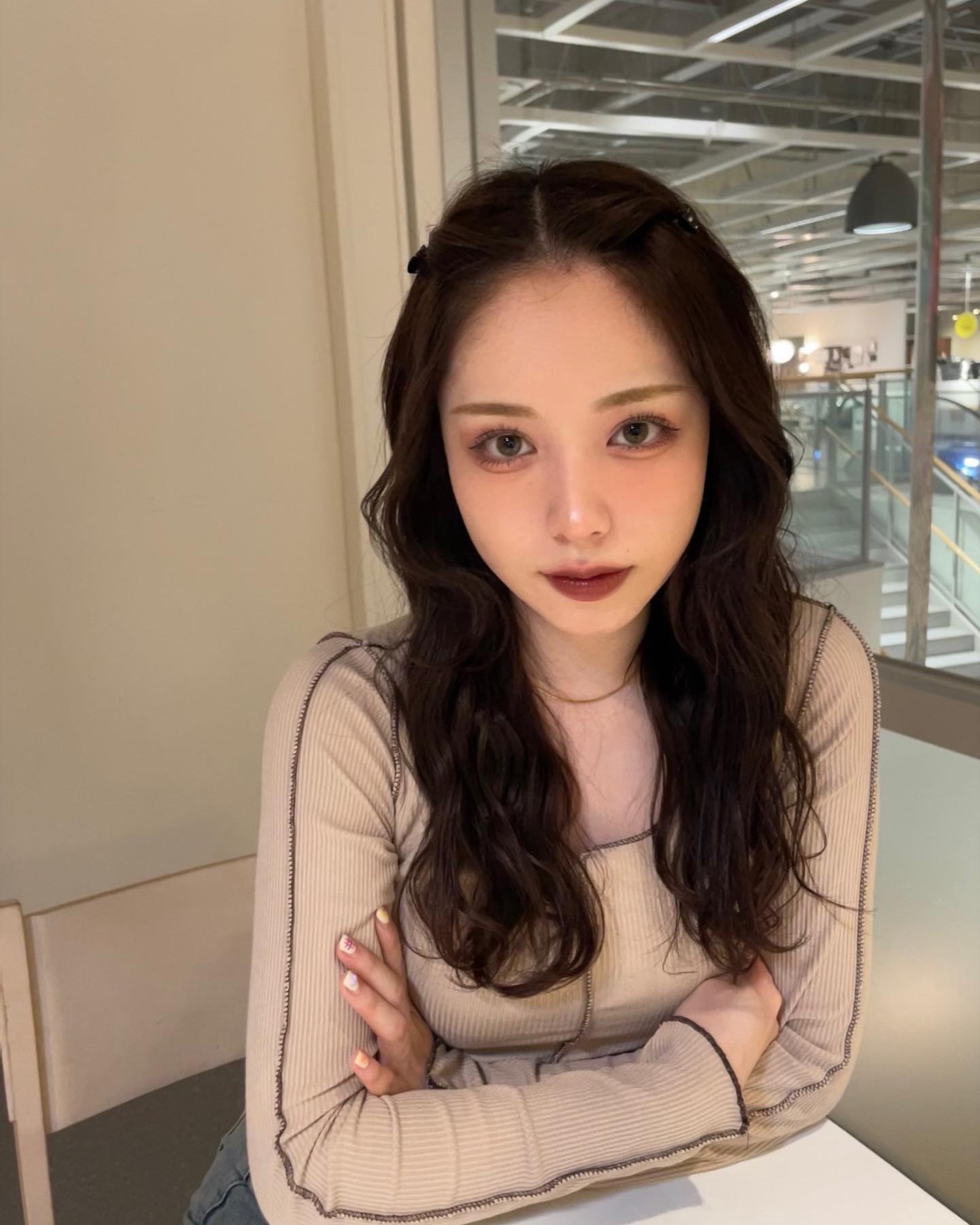 前髪アレンジ_ロングヘア向けセンター分け