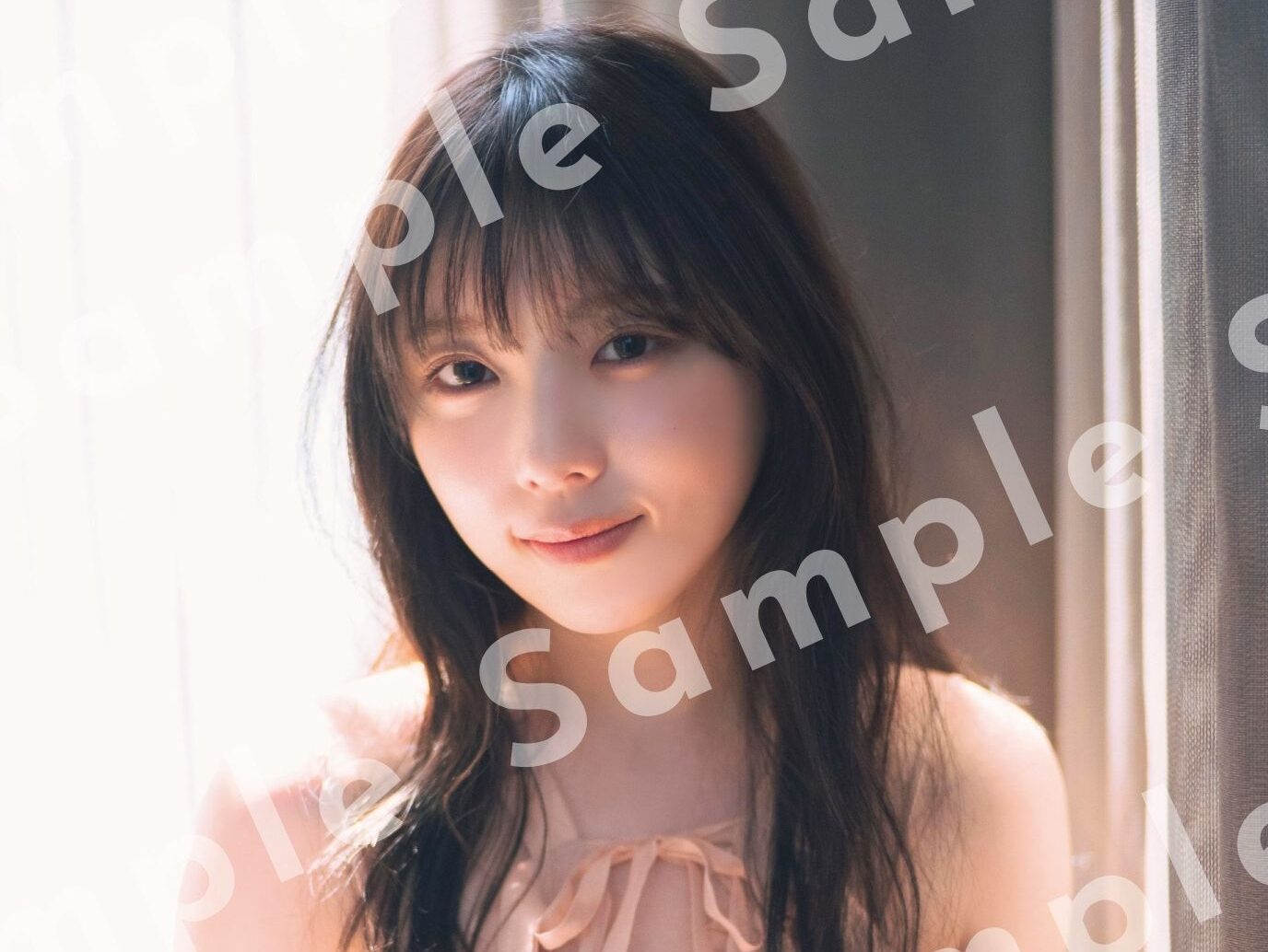 乃木坂46与田祐希がドキッとする幻想的なドレス姿を披露｜3rd写真集