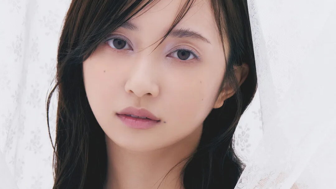 小宮有紗×記憶に残るメイク｜透明感のあるブルーで、神秘的な眼差しに
